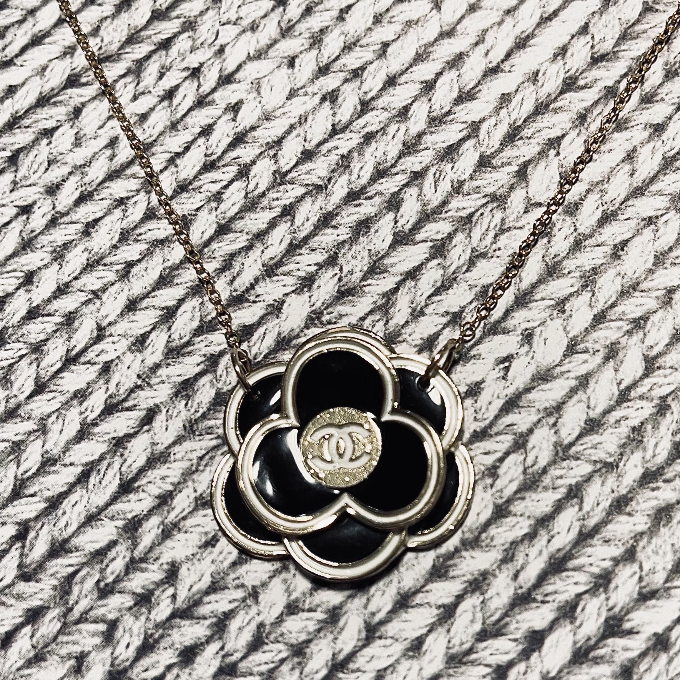 Black and Gold CC Flower Necklace – Vintage Vogue Lux
