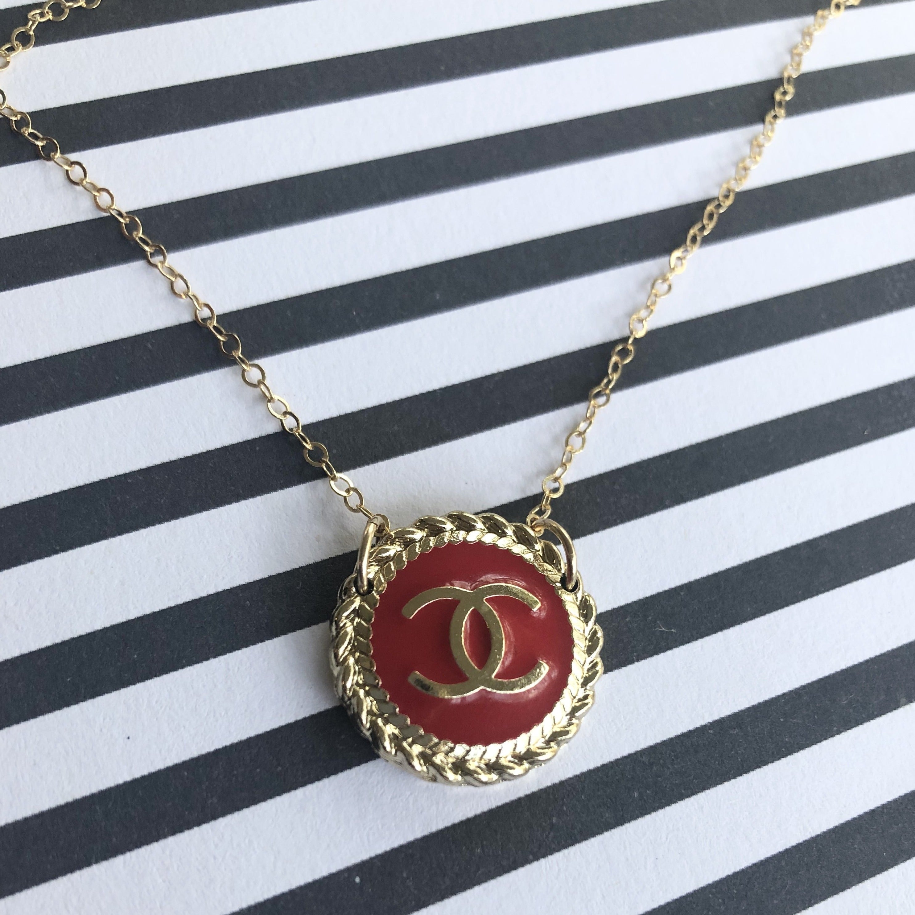 Red and Gold Rope Outline Chanel Logo Necklace – Vintage Vogue Lux