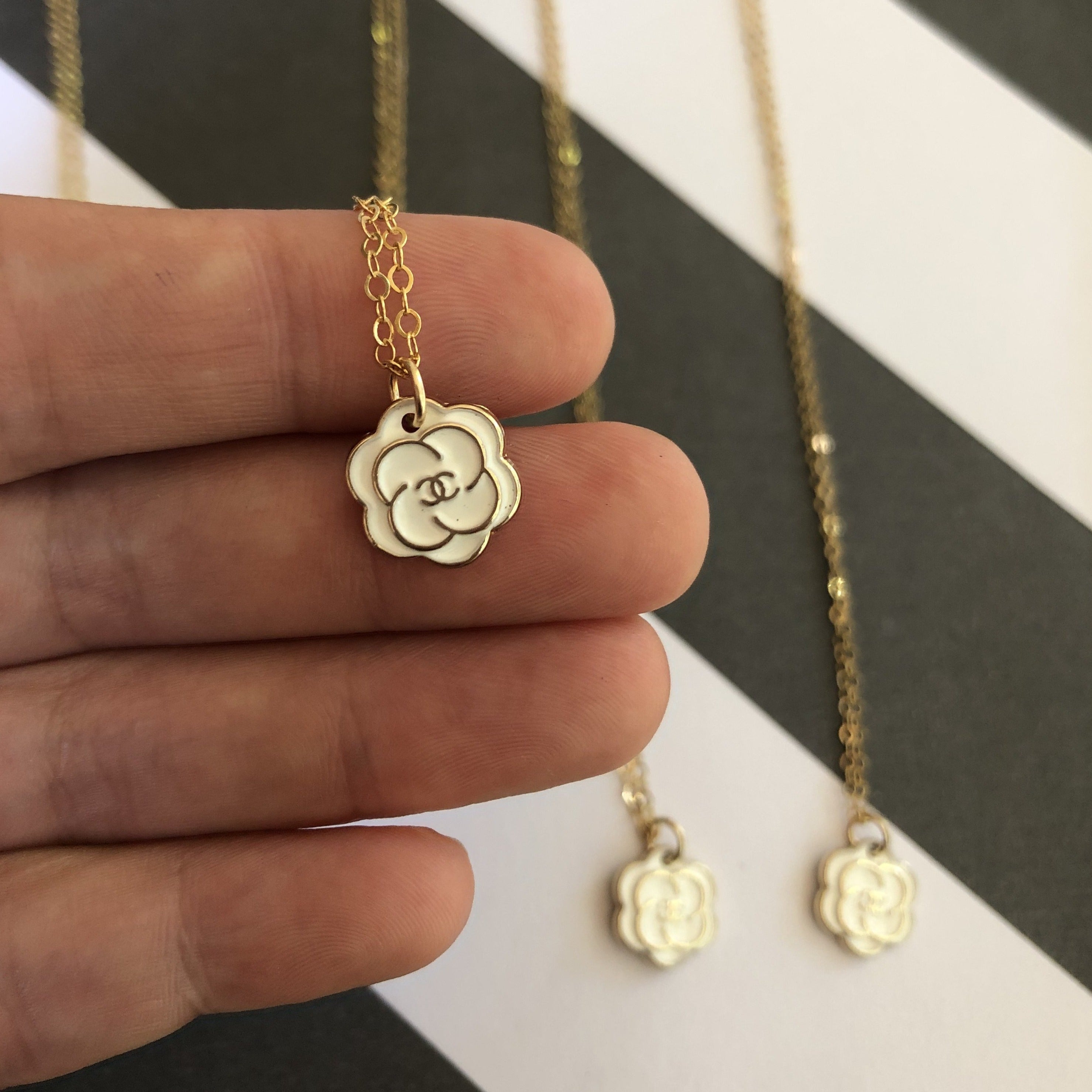 Chanel White Flower CC Pendant Necklace (Gold)